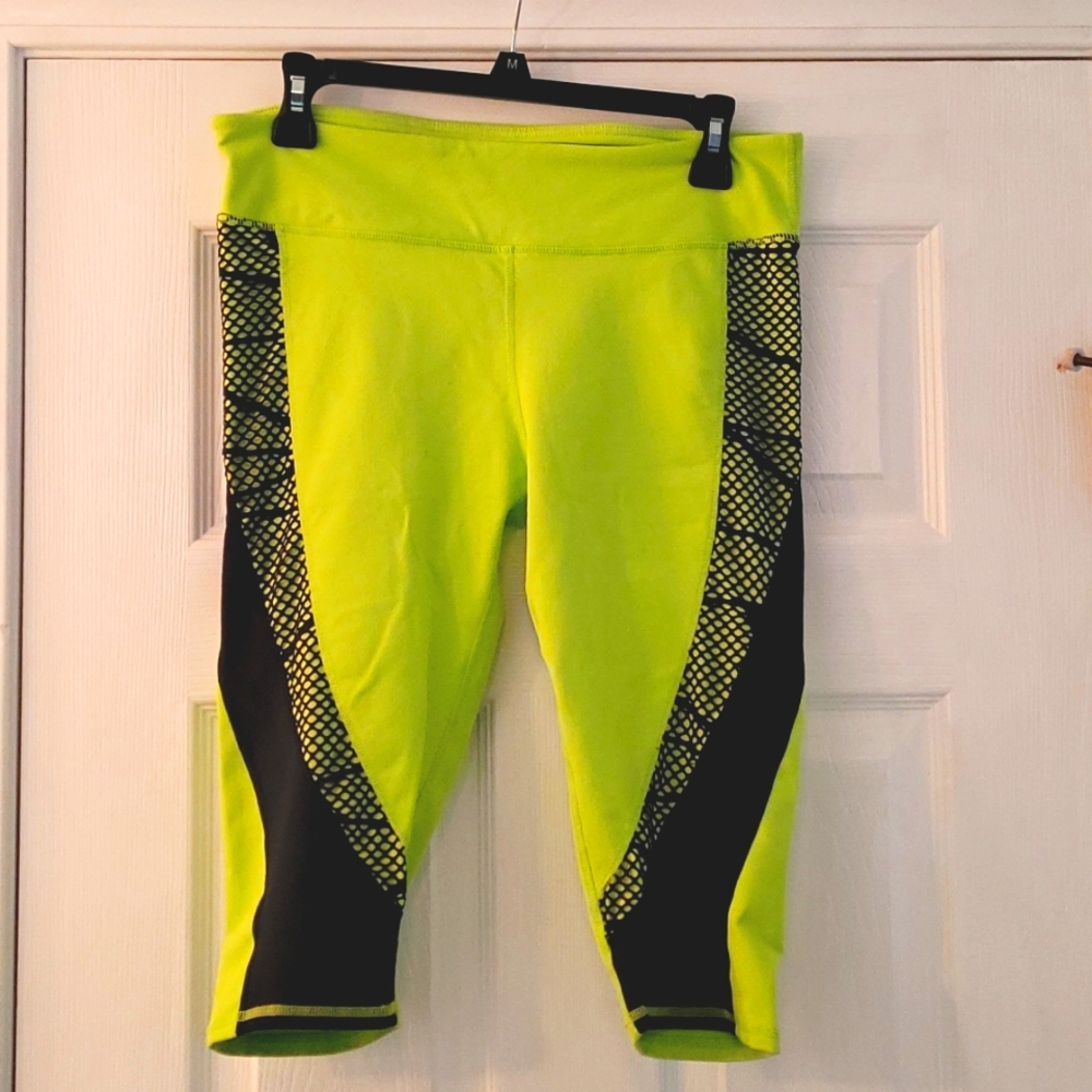 Fabletics neon yellow crop leggings Size Large